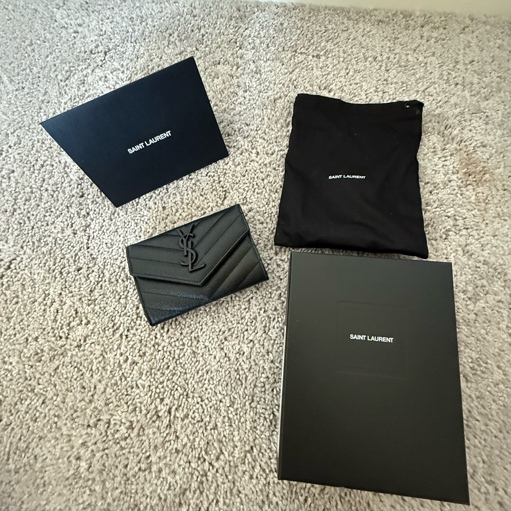 Yves Saint Laurent Black Quilted Wallet - Picture 6 of 9